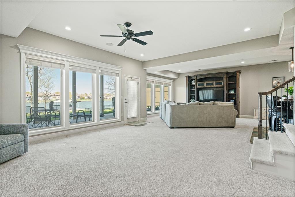 1202 Lakecrest Circle