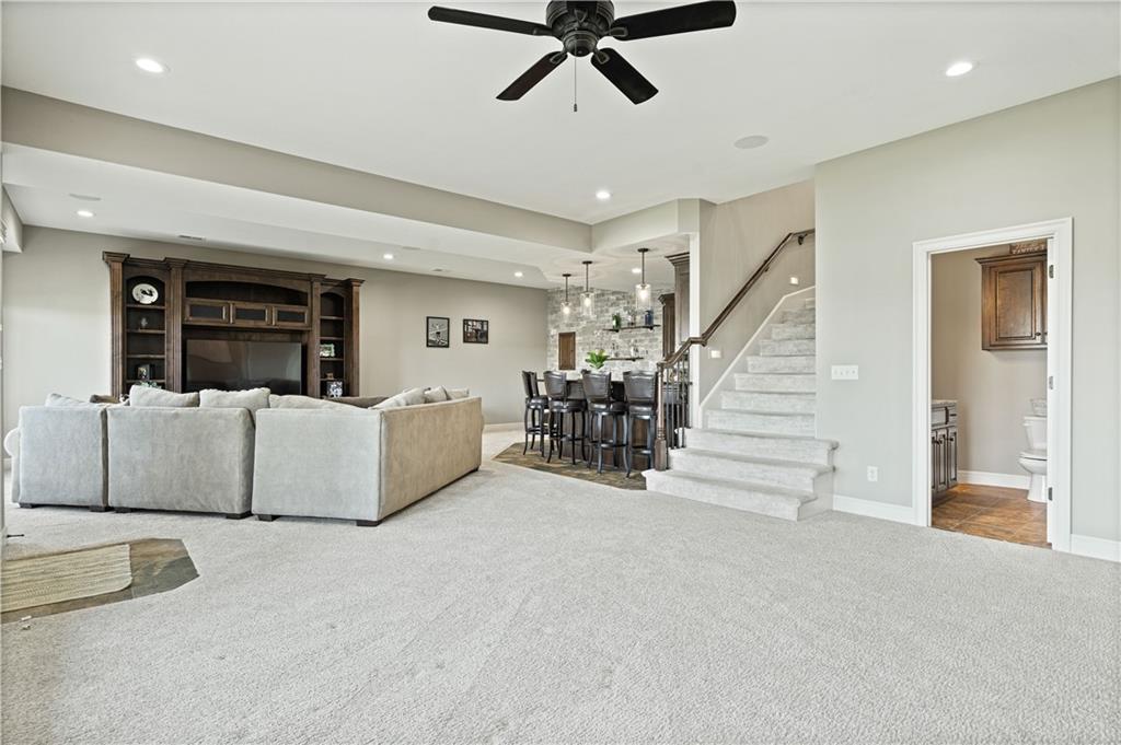 1202 Lakecrest Circle