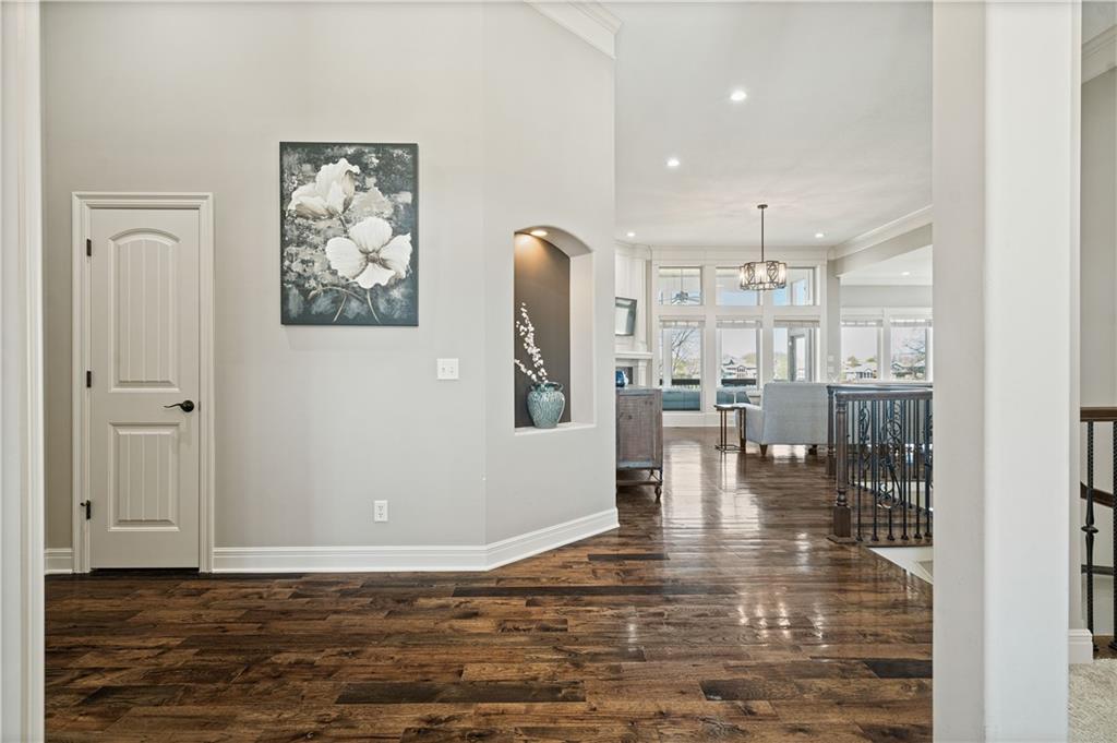 1202 Lakecrest Circle