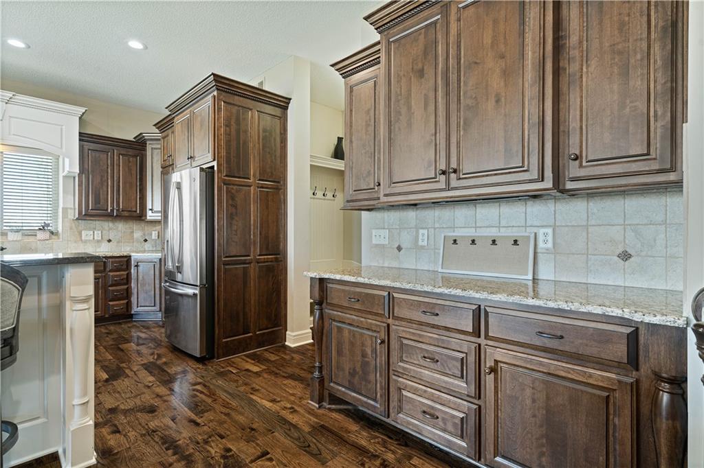 1202 Lakecrest Circle