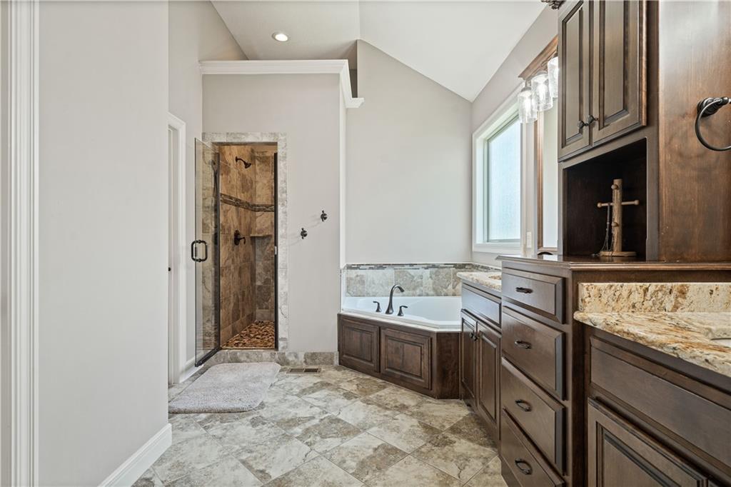 1202 Lakecrest Circle