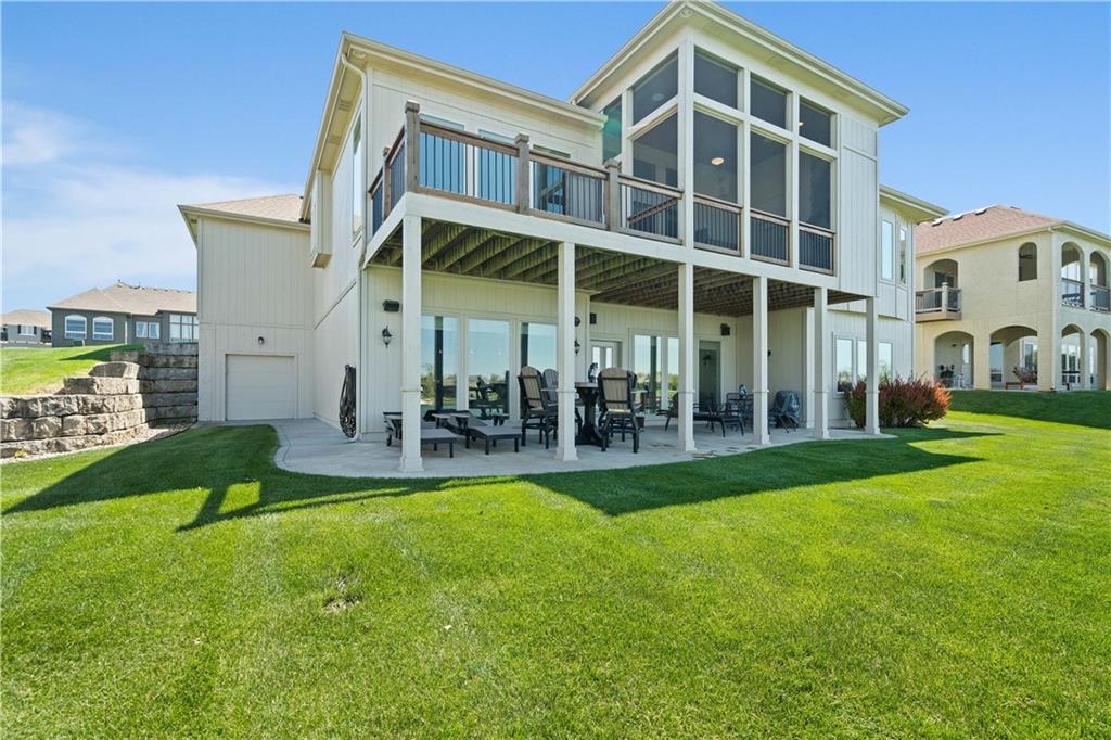 1202 Lakecrest Circle