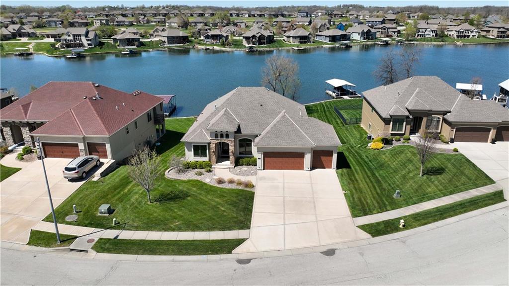 1202 Lakecrest Circle