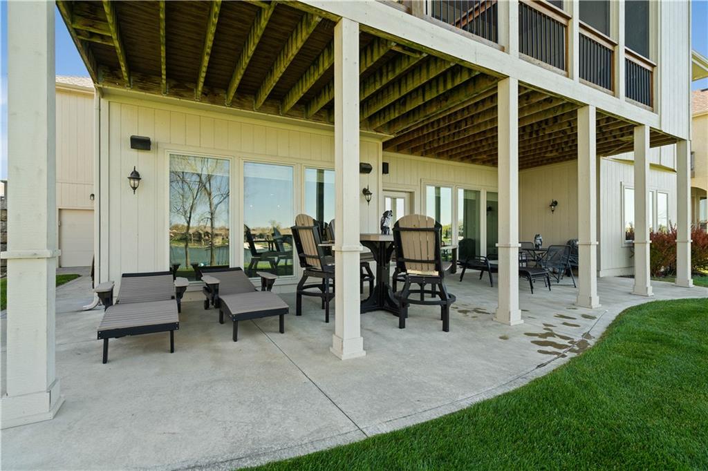 1202 Lakecrest Circle