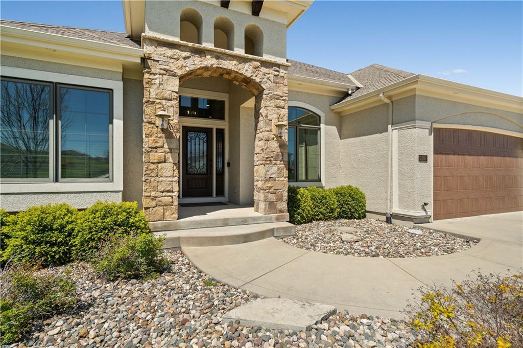 1202 Lakecrest Circle