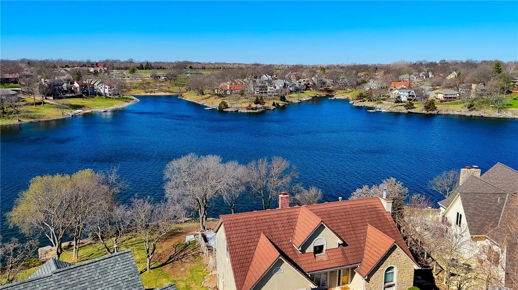 138 NE Edgewater Drive