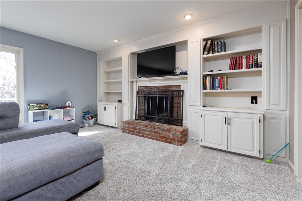 138 NE Edgewater Drive