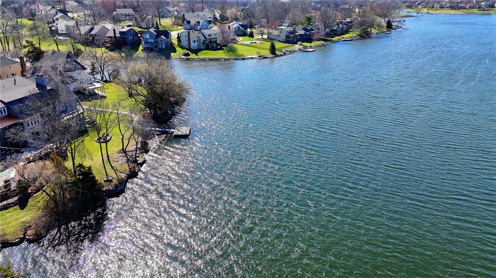 138 NE Edgewater Drive