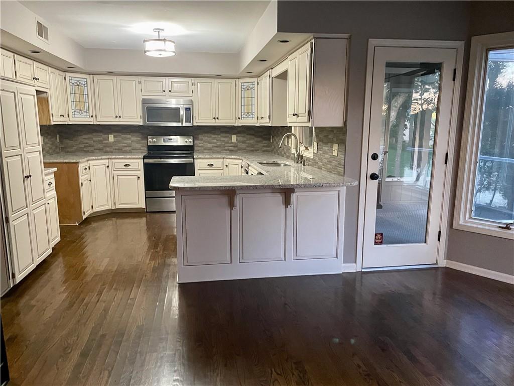138 NE Edgewater Drive