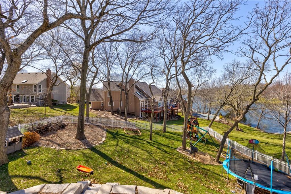 138 NE Edgewater Drive