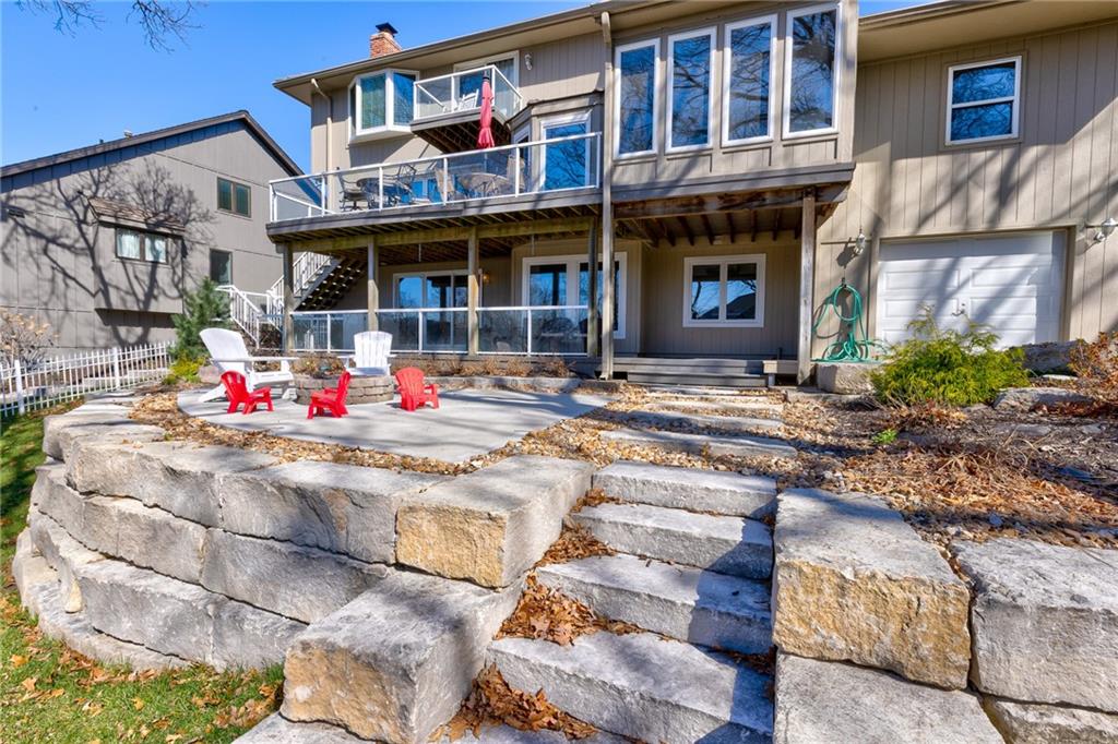 138 NE Edgewater Drive