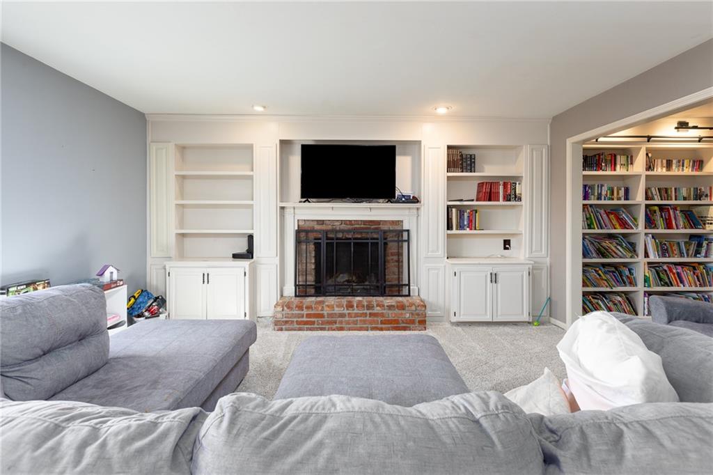138 NE Edgewater Drive