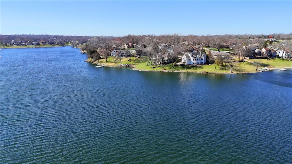 138 NE Edgewater Drive