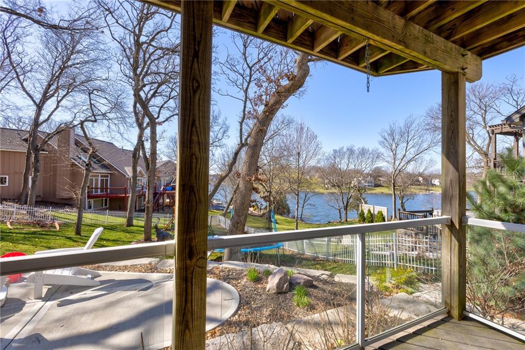 138 NE Edgewater Drive