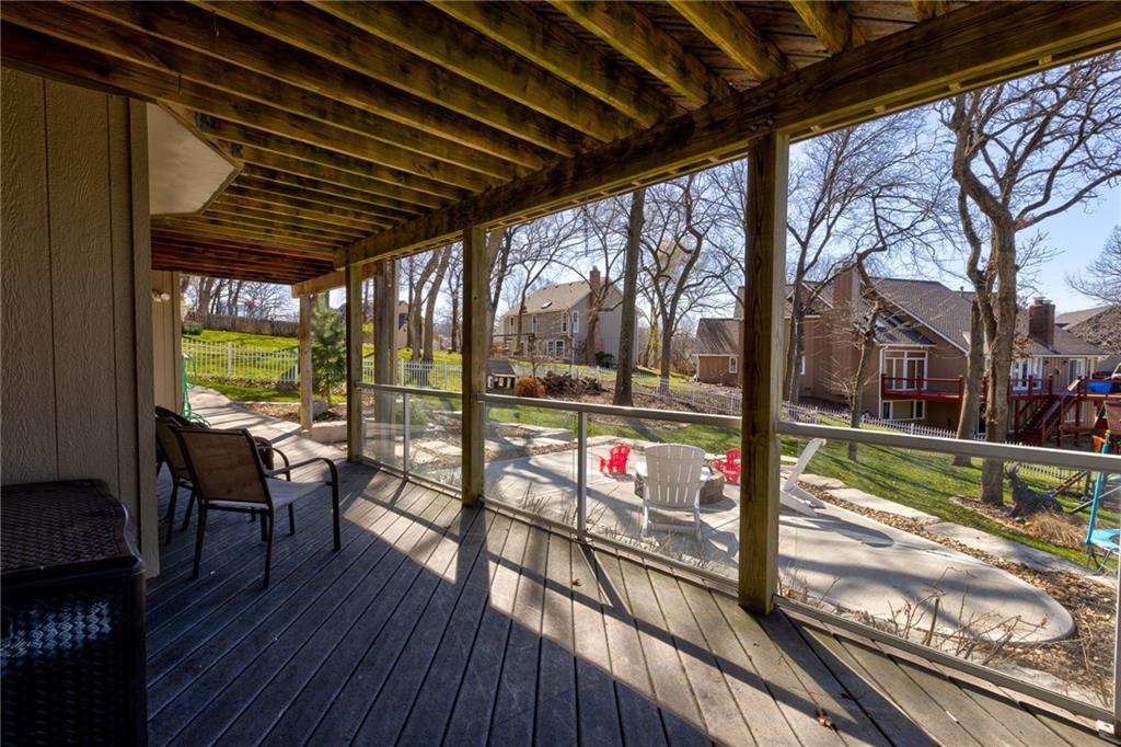 138 NE Edgewater Drive