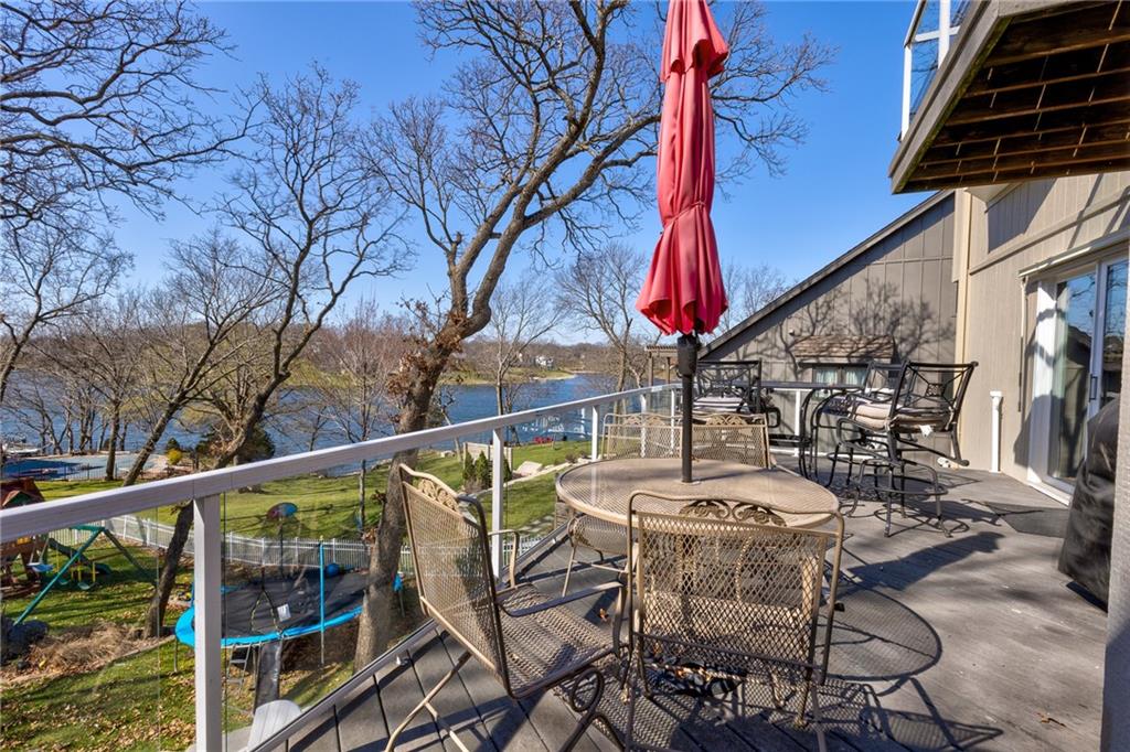 138 NE Edgewater Drive