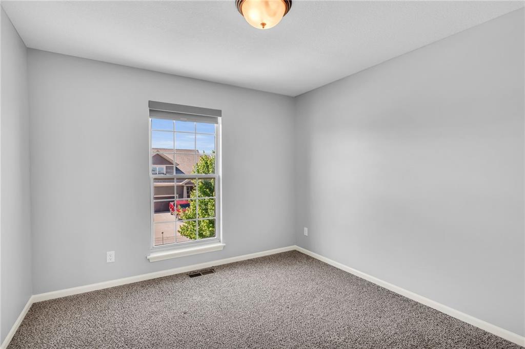 115 SE Briar Valley Lane