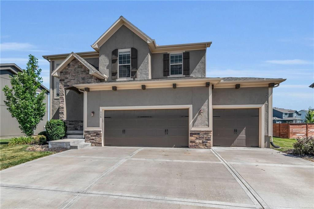 115 SE Briar Valley Lane