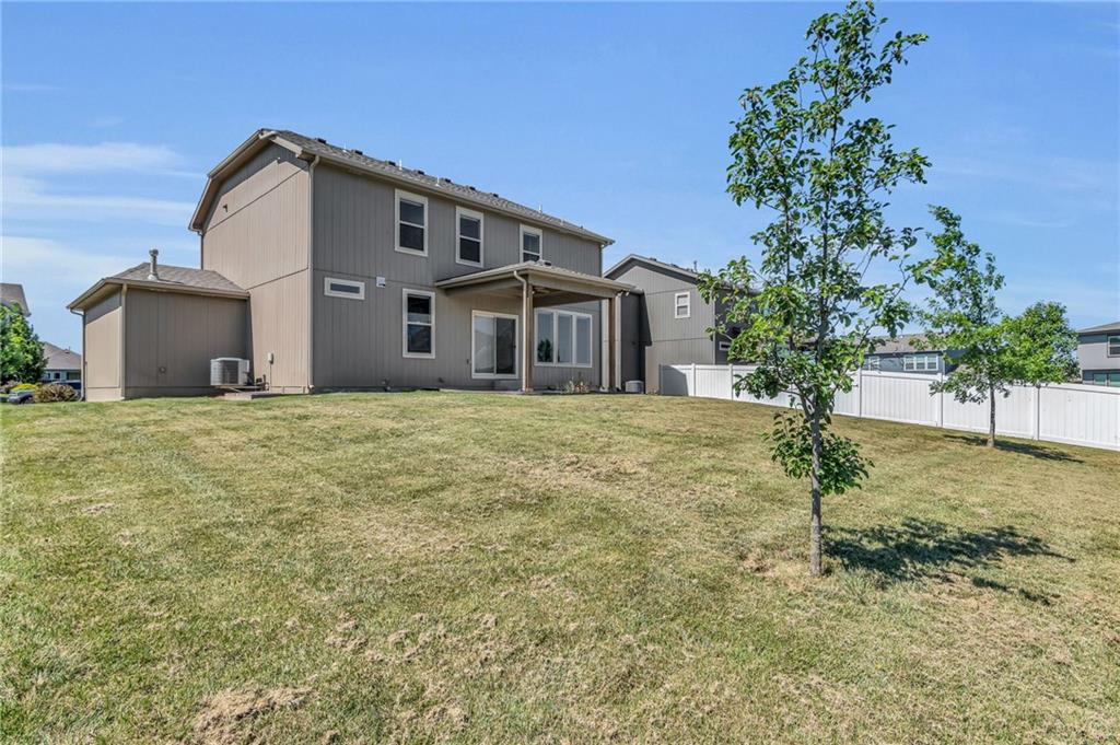 115 SE Briar Valley Lane