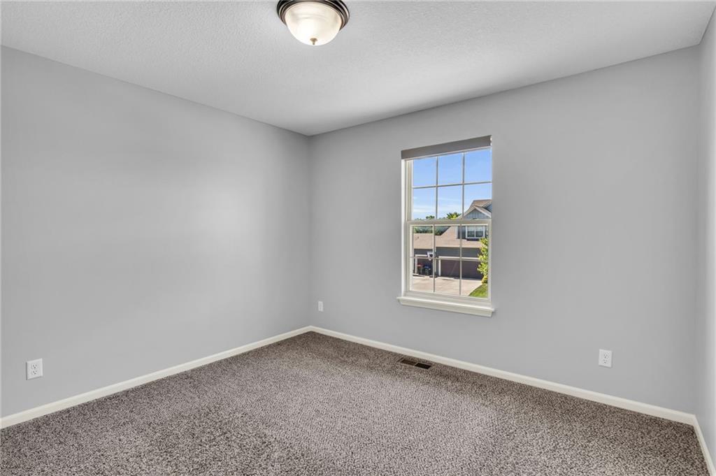 115 SE Briar Valley Lane