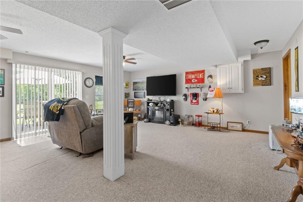 7557 SE Troxler Lane