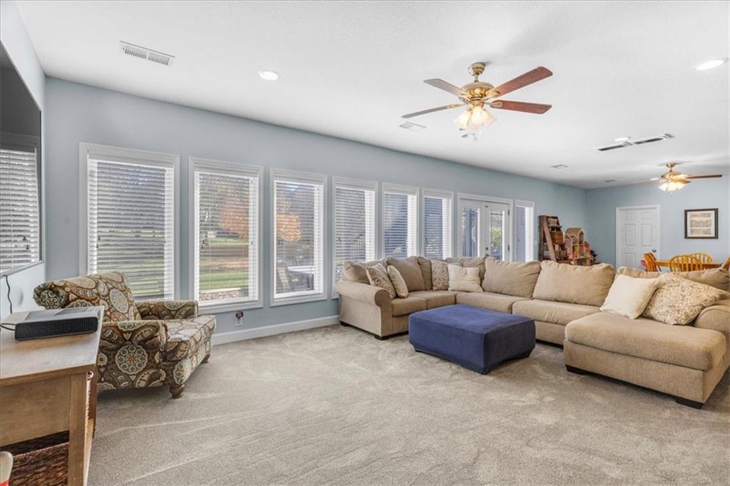 5509 NE OAKS RIDGE Lane