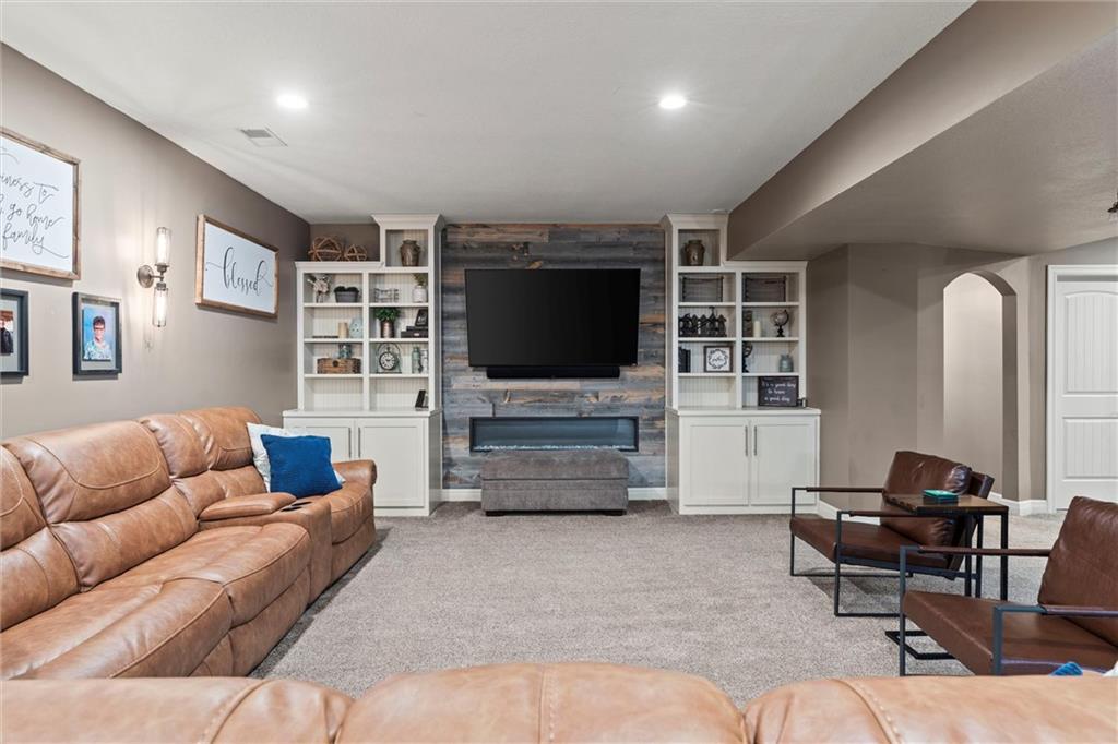 4209 NE TREMONT Circle