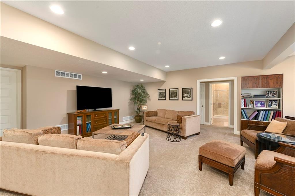 1699 NE Parkwood Drive