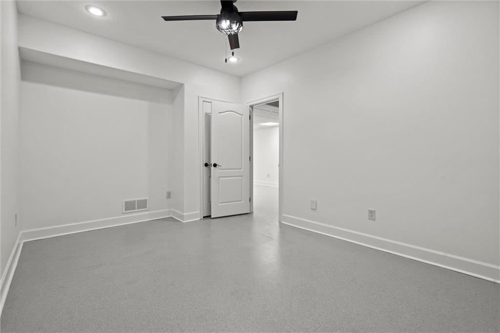 304 NW ROCKWOOD Court