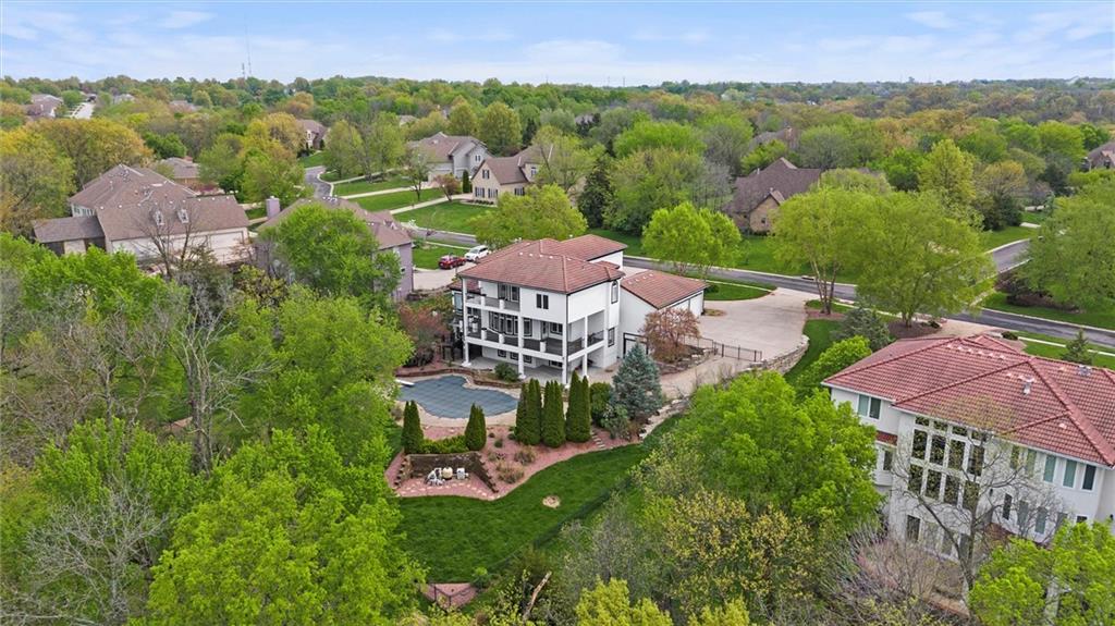 304 NW ROCKWOOD Court
