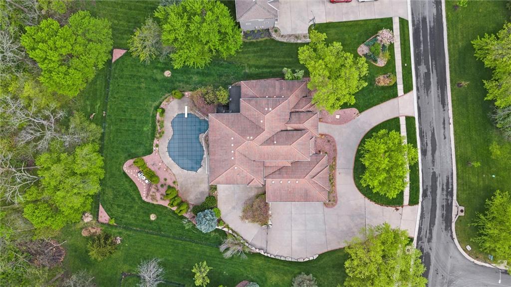 304 NW ROCKWOOD Court