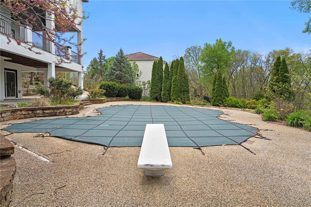 304 NW ROCKWOOD Court