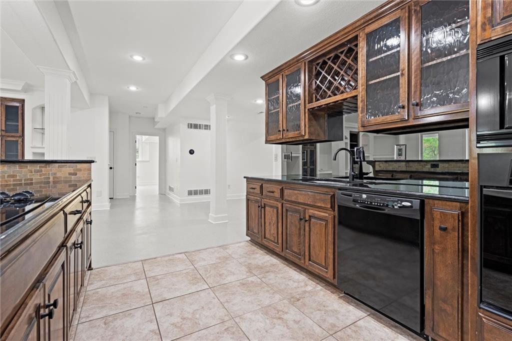 304 NW ROCKWOOD Court
