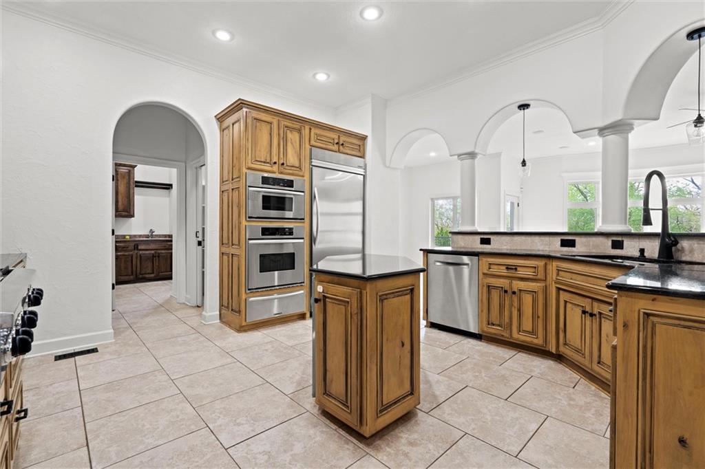 304 NW ROCKWOOD Court