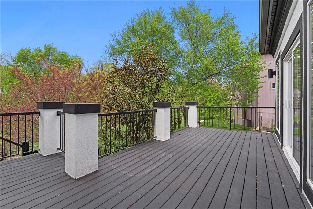 304 NW ROCKWOOD Court