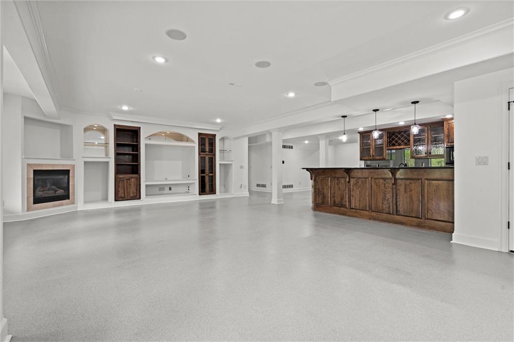304 NW ROCKWOOD Court