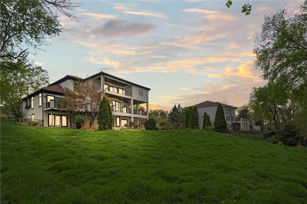 304 NW ROCKWOOD Court