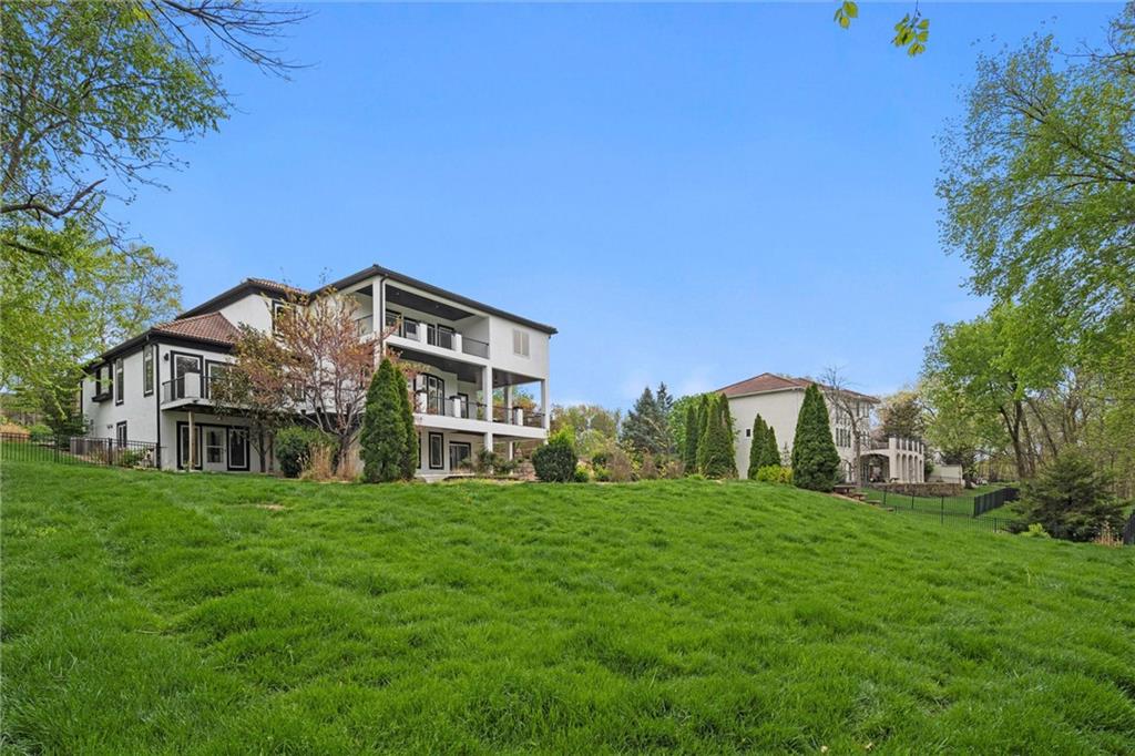 304 NW ROCKWOOD Court