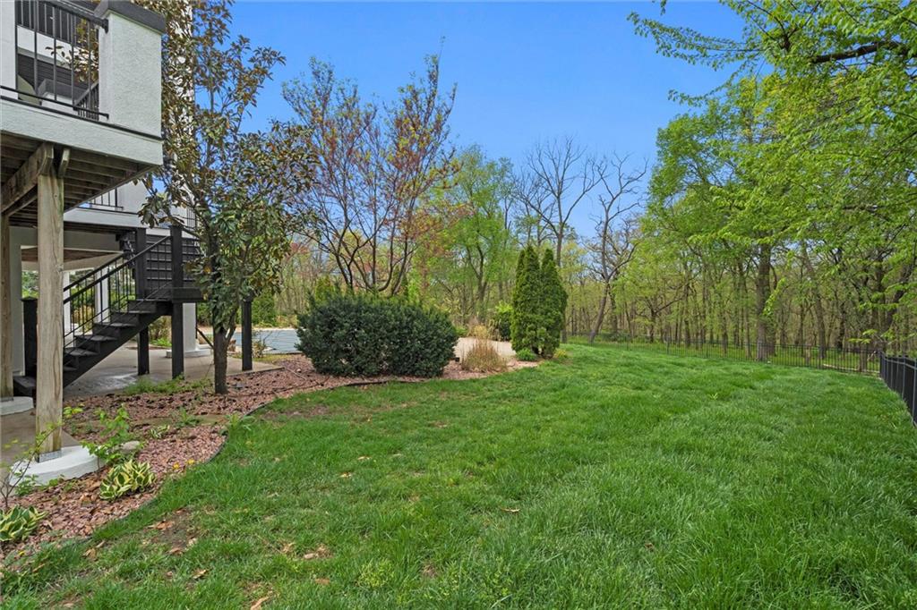 304 NW ROCKWOOD Court