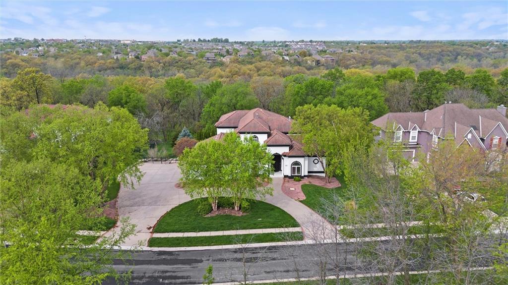 304 NW ROCKWOOD Court