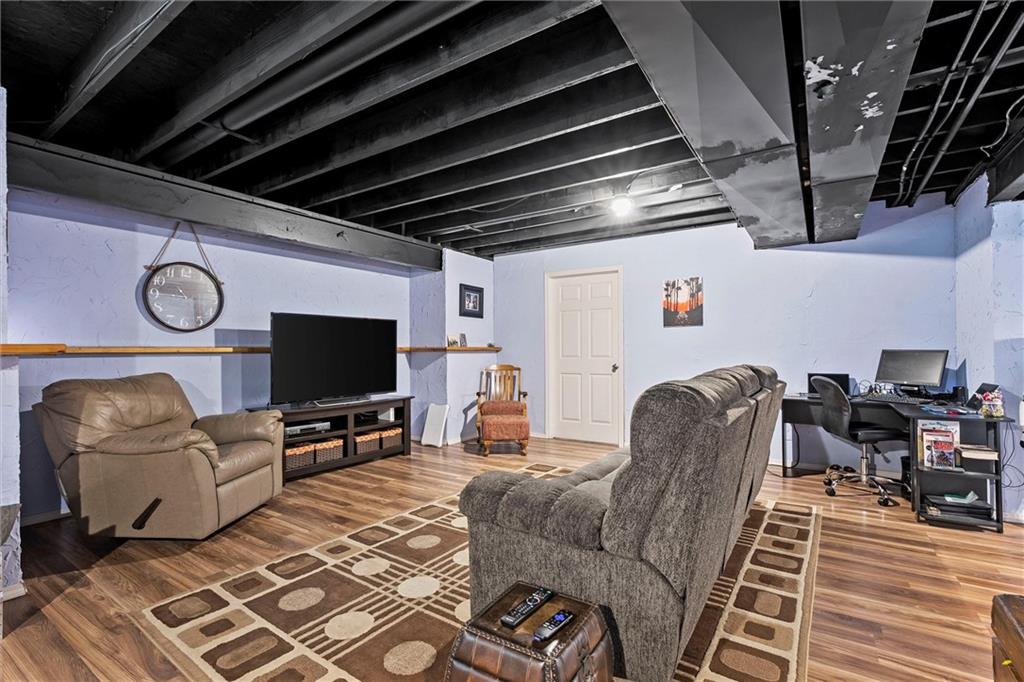 5608 NE Maybrook Circle