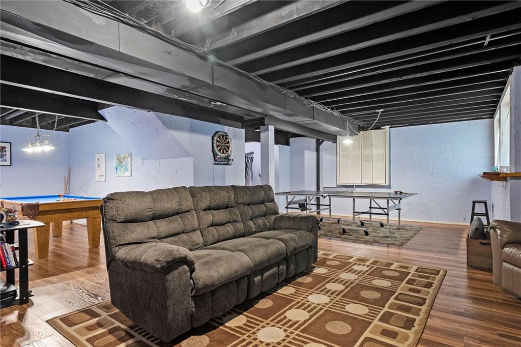5608 NE Maybrook Circle