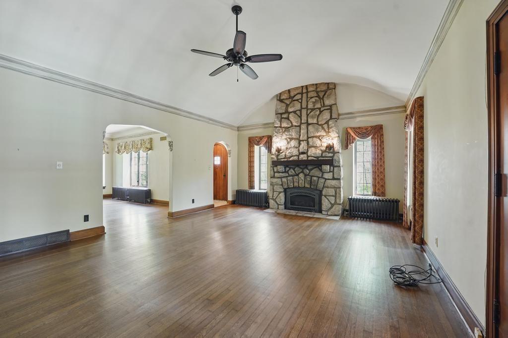1548 NE Woods Chapel Road