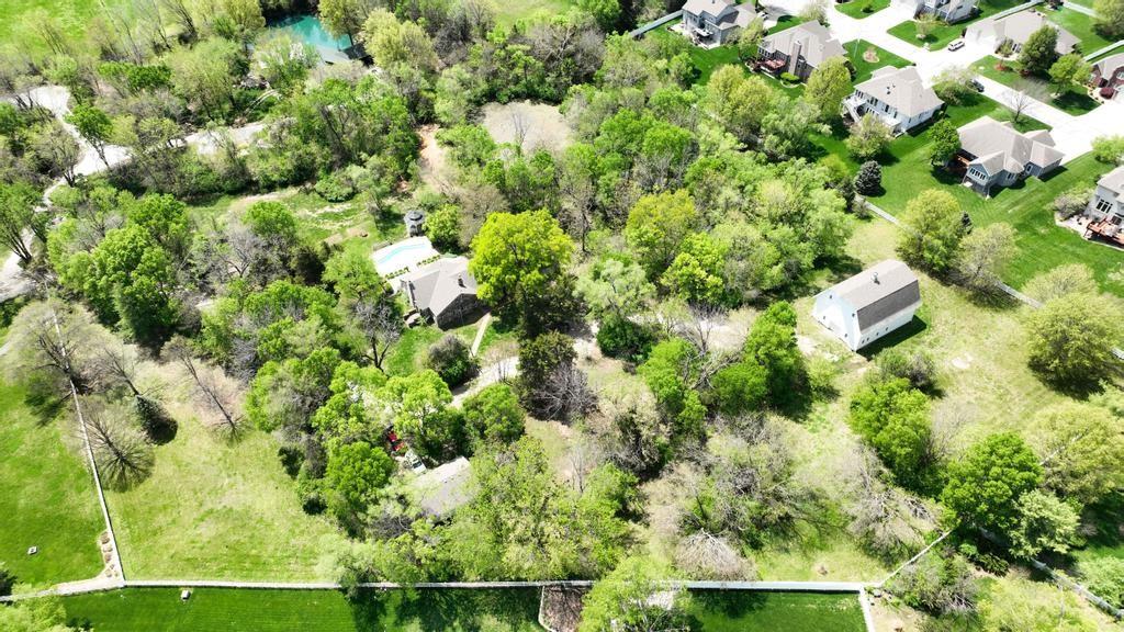 1548 NE Woods Chapel Road