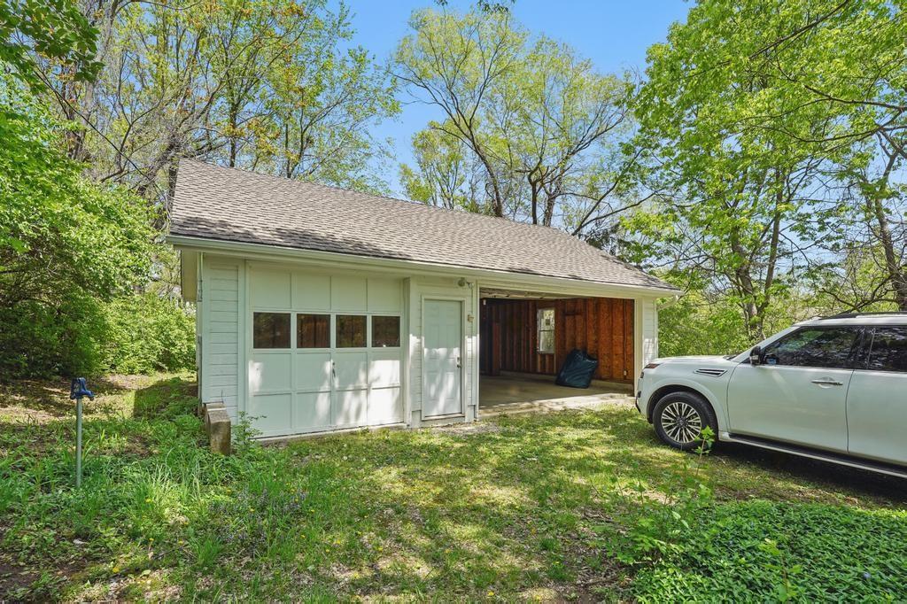 1548 NE Woods Chapel Road