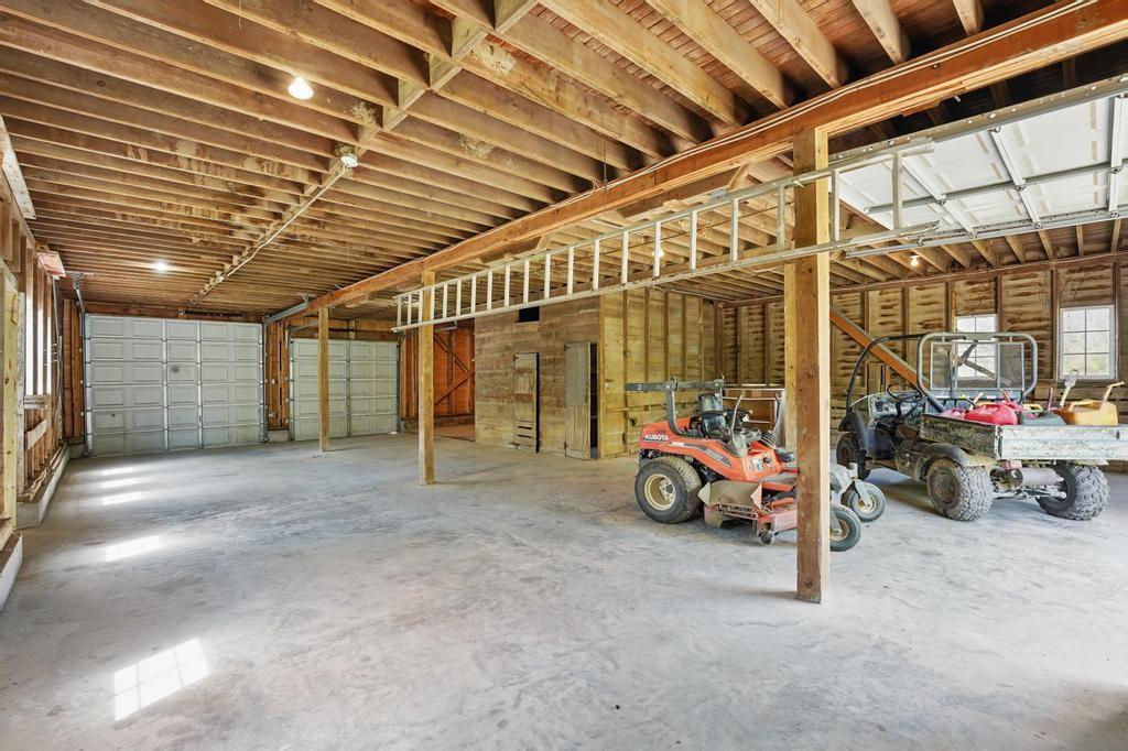 1548 NE Woods Chapel Road