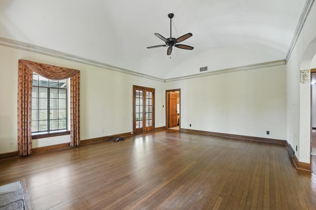 1548 NE Woods Chapel Road