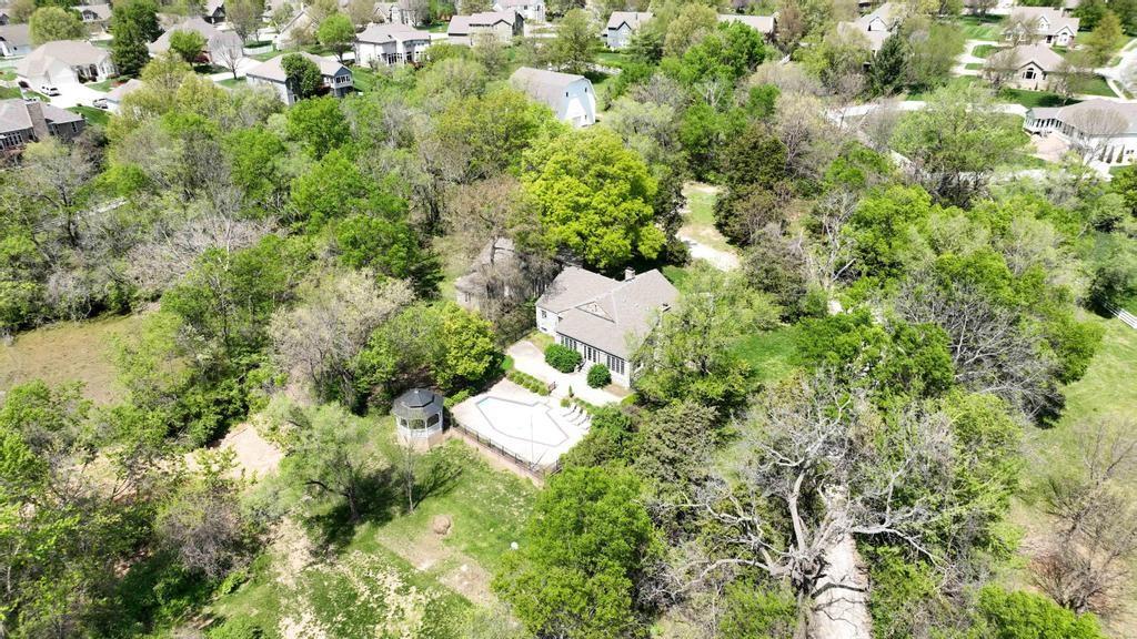 1548 NE Woods Chapel Road