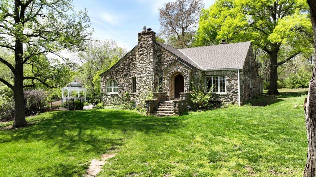 1548 NE Woods Chapel Road