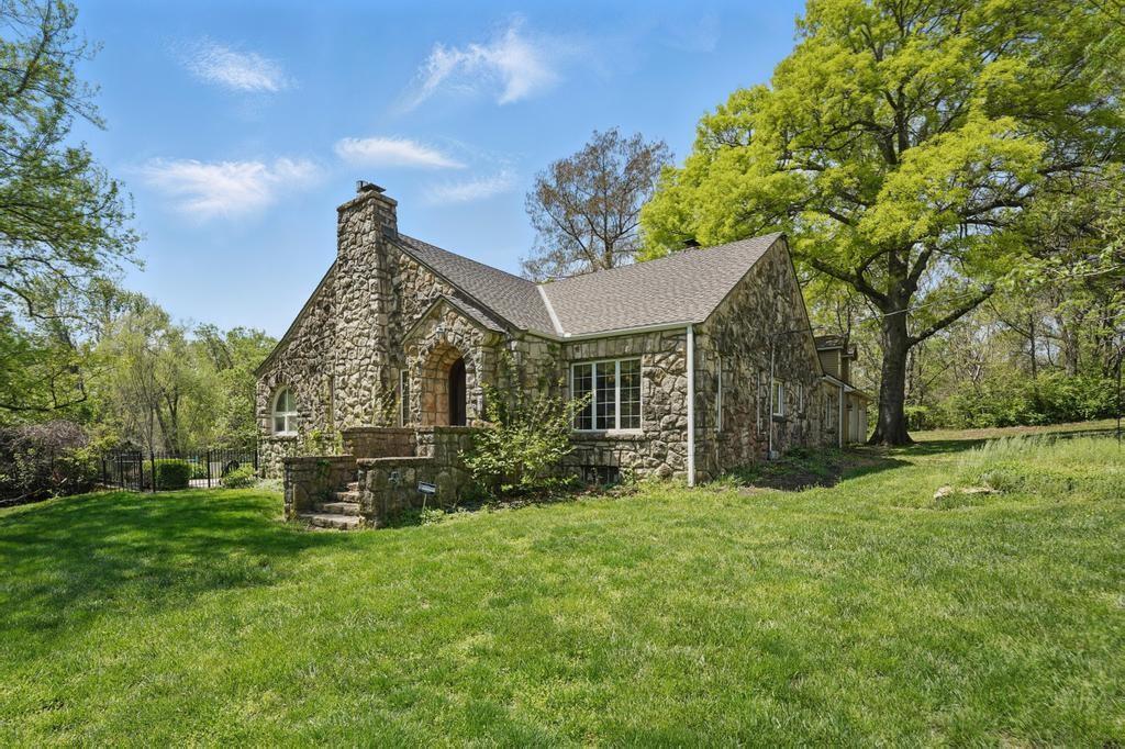1548 NE Woods Chapel Road